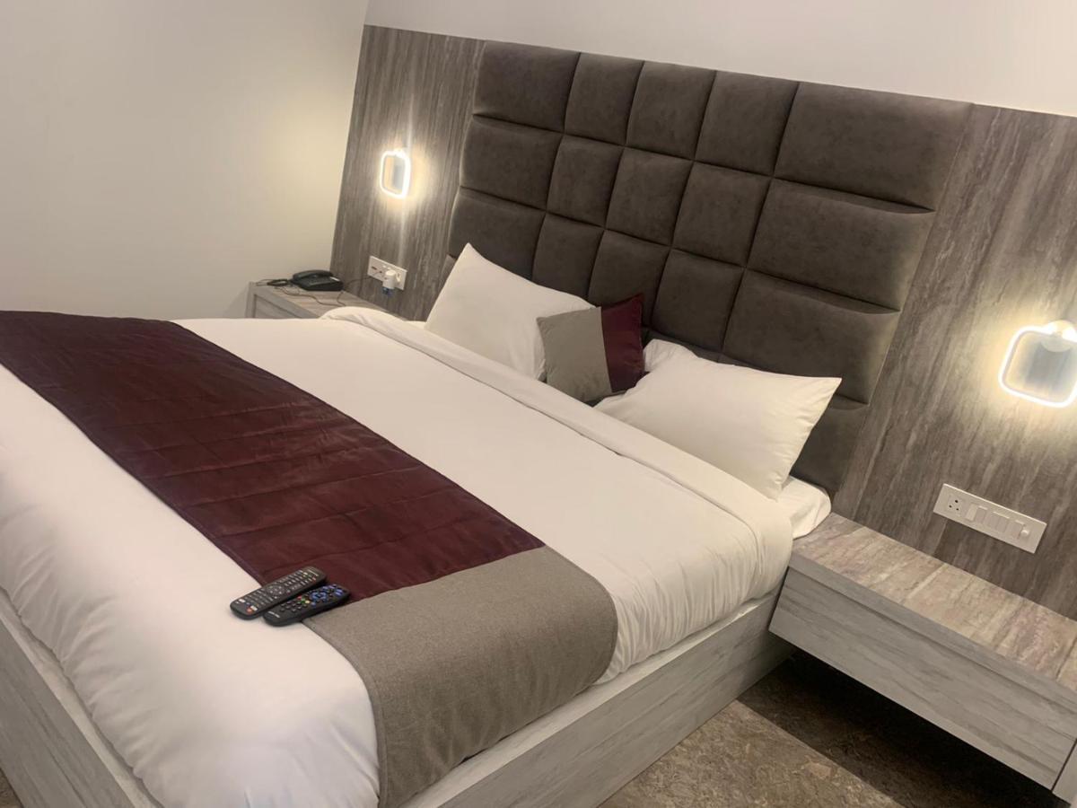 Sirsa Hotel Lotus Inn מראה חיצוני תמונה