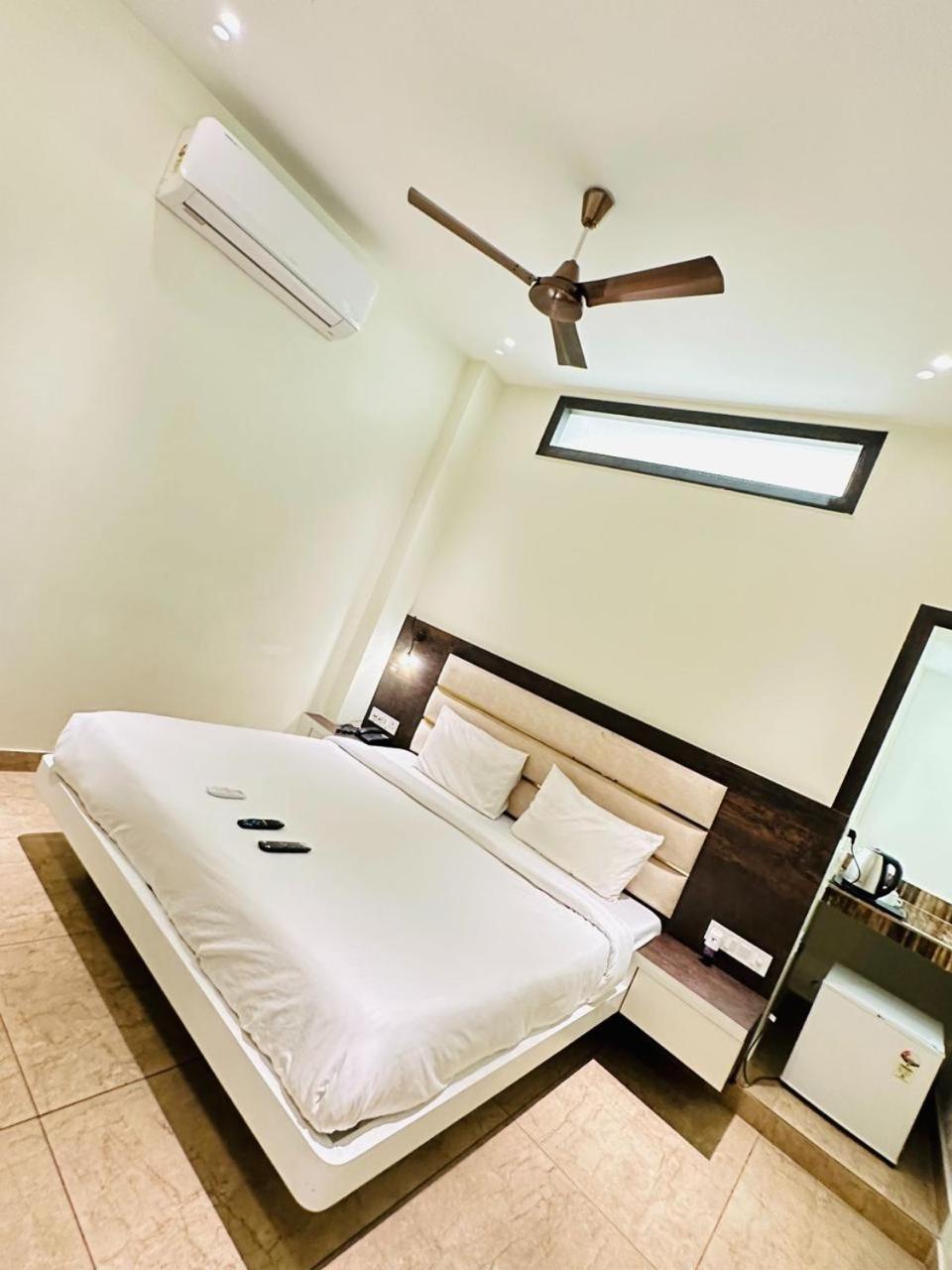 Sirsa Hotel Lotus Inn מראה חיצוני תמונה