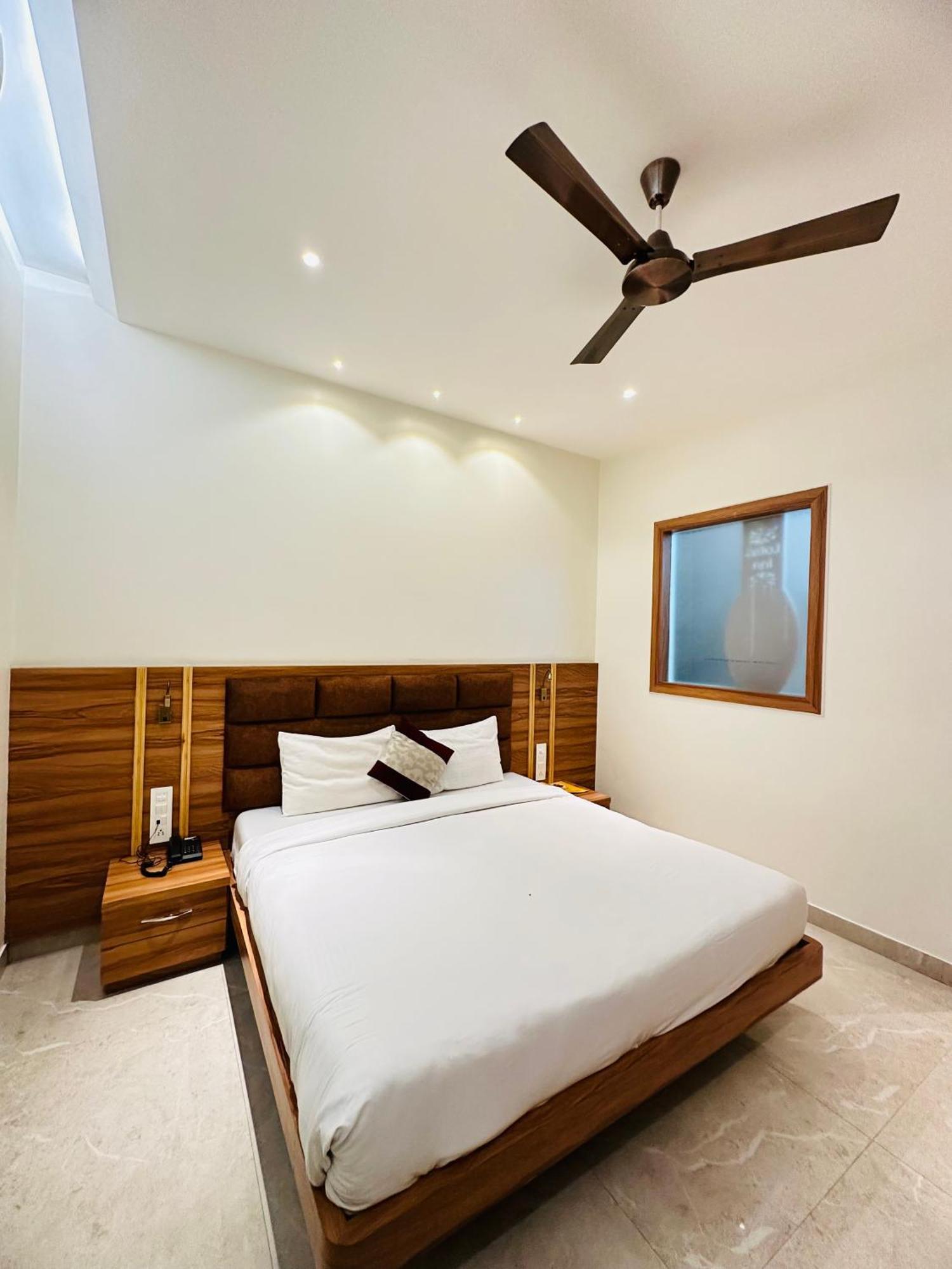 Sirsa Hotel Lotus Inn מראה חיצוני תמונה