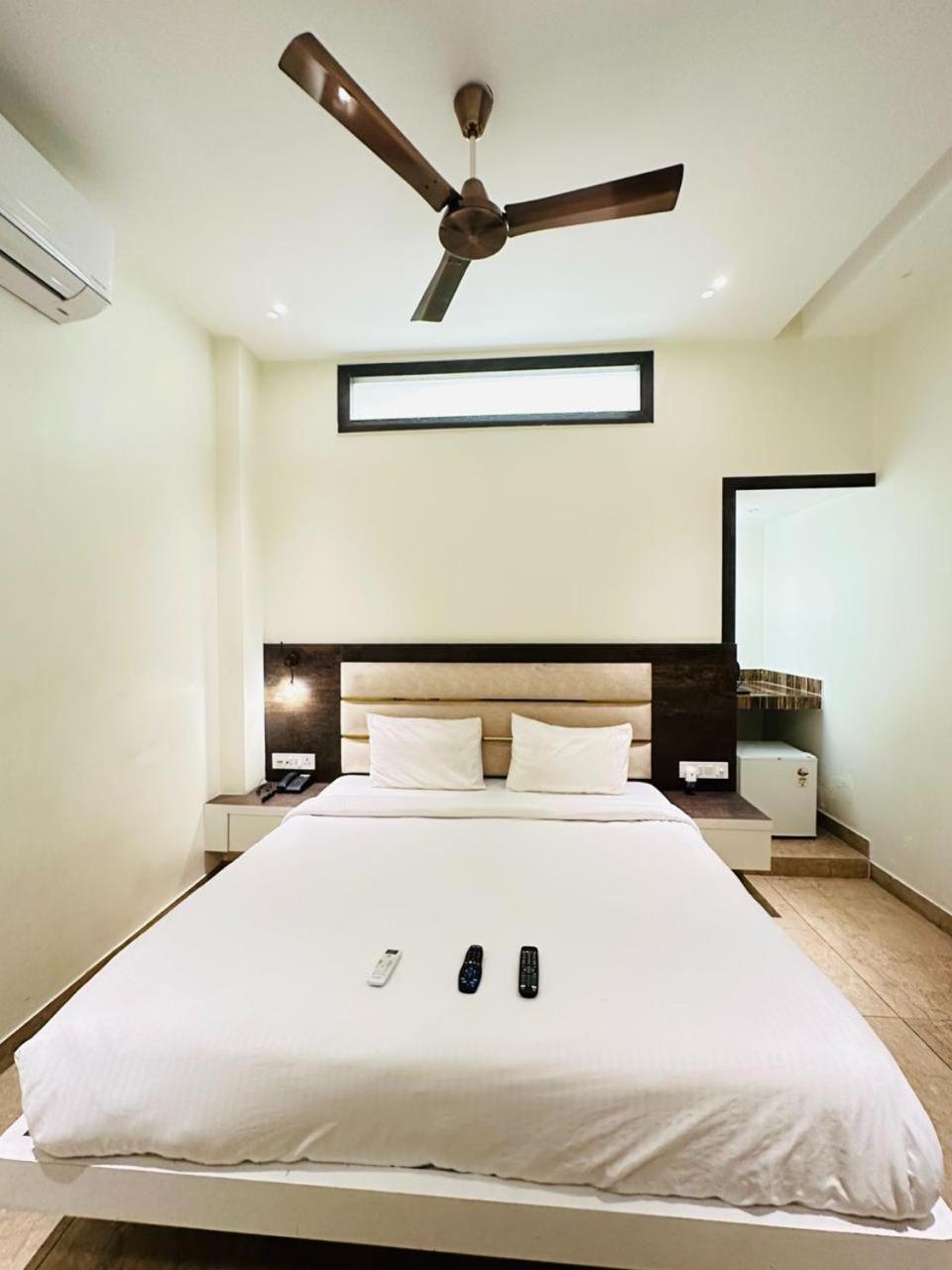 Sirsa Hotel Lotus Inn מראה חיצוני תמונה