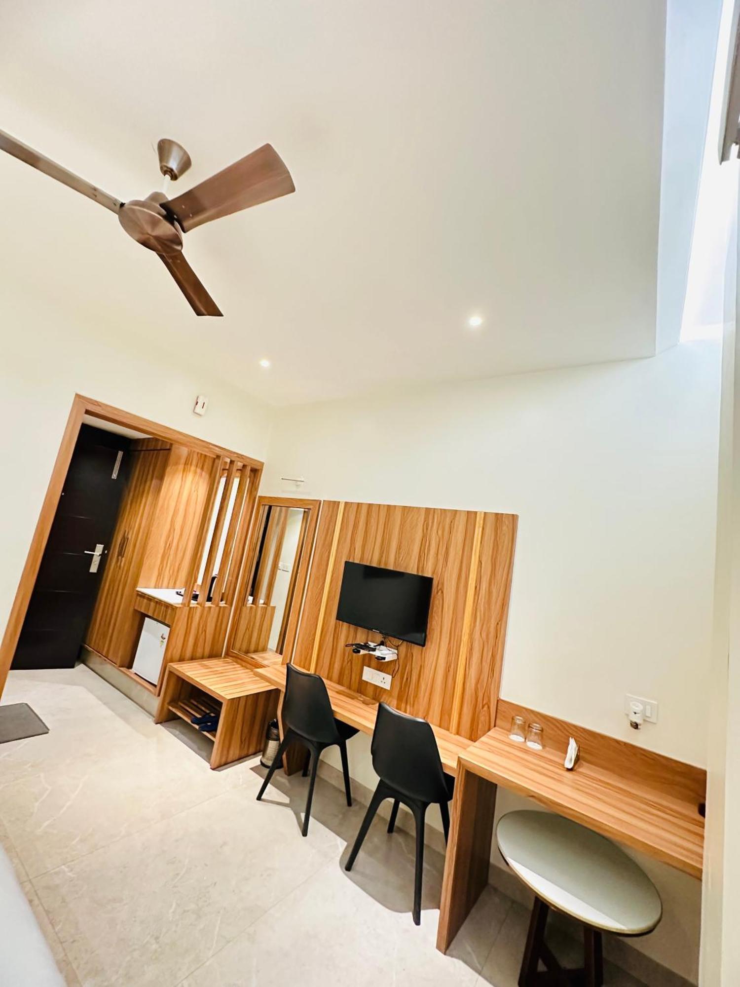 Sirsa Hotel Lotus Inn מראה חיצוני תמונה